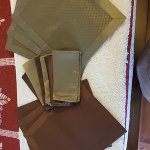 Fine placemats and napkins (set of 6)
